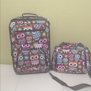 Great value 
Rockland Colorful Owl Print Luggage Set plus Free owl deco box
